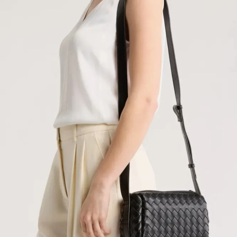 Urban Expressions Black Intrecciato Crossbody Bag - Picture 2 of 6